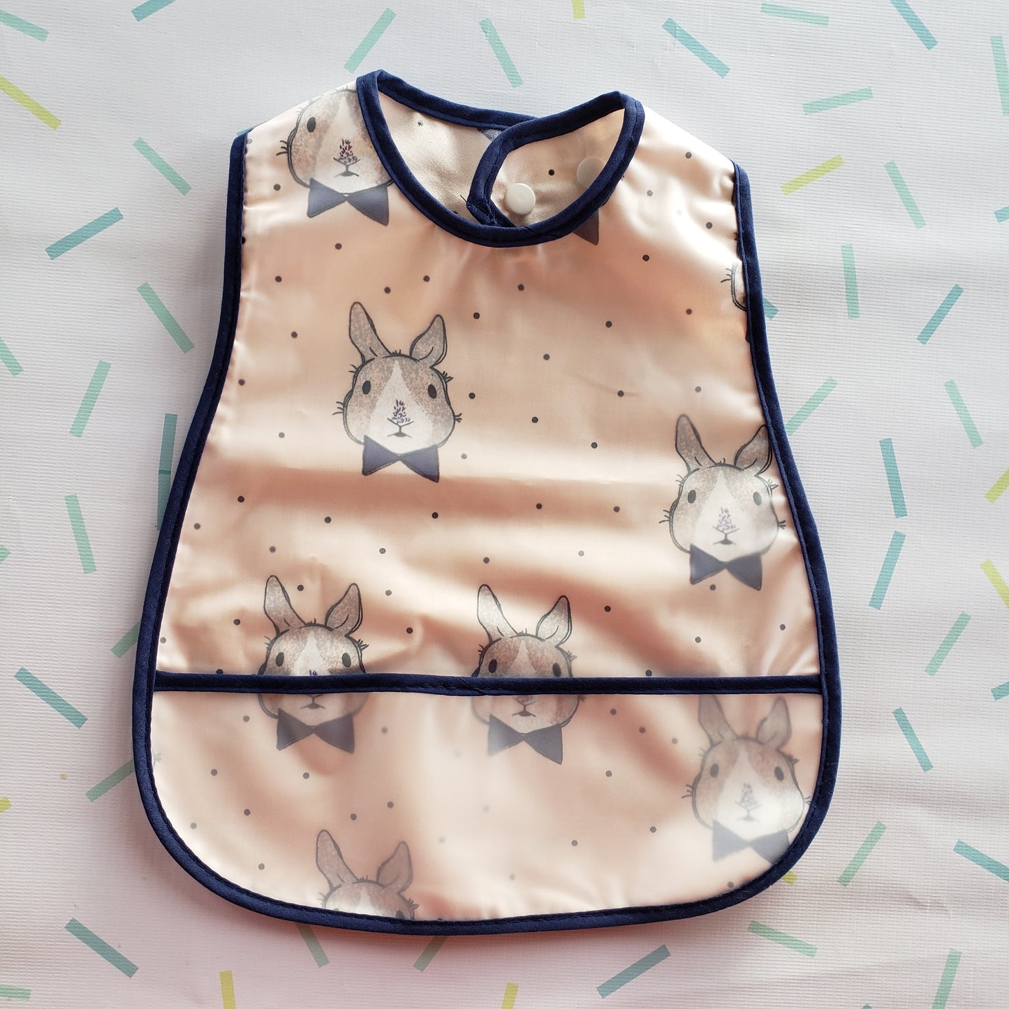 Babero impermeable conejos