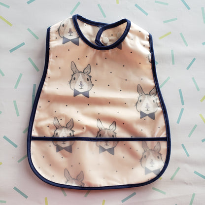 Babero impermeable conejos
