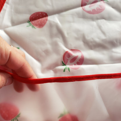 Babero impermeable frutillas