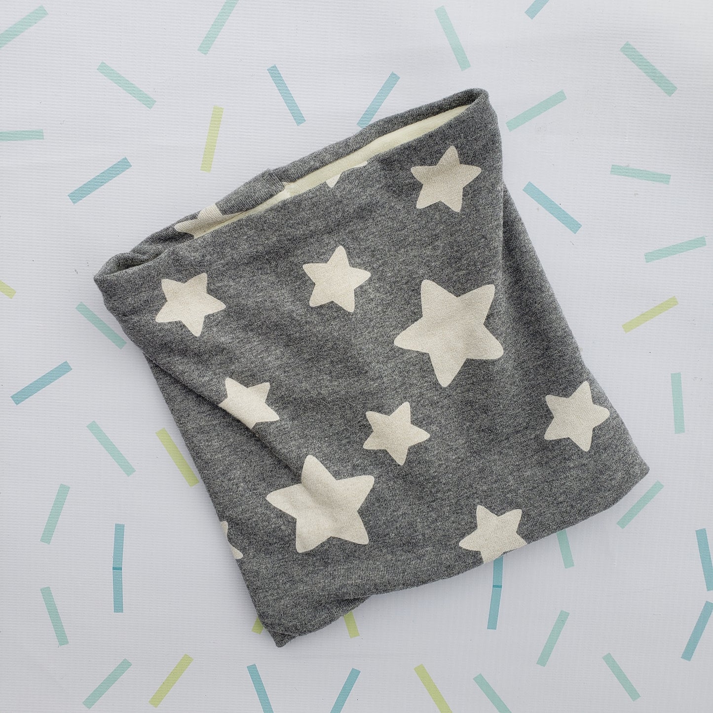 Cuello c/forro Estrellas Gris
